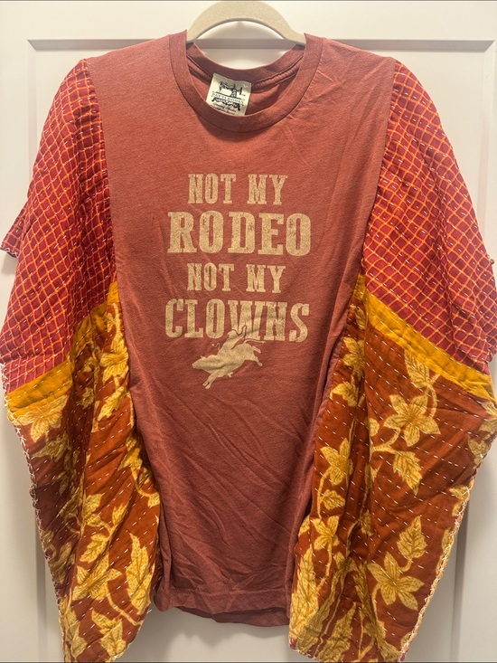 The Unbranded Brand Tops - 💃🏼 Upcycled Not My Rodeo Not My Clowns Graphic Tee w Kantha Sleeves. S-2x.